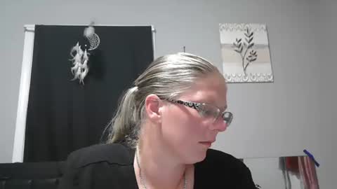 Snapshot of jadeluv chatting on 11-06-25, 01:39 JadeLuv online show from 11-06-25, 01:39