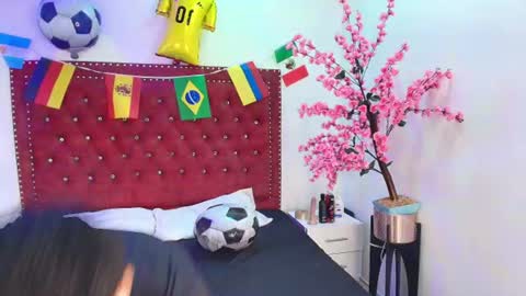Snapshot of jaden_and_sofia chatting on 06-25-26, 03:06 Jaden and Sofia online show from 06-25-26, 03:06