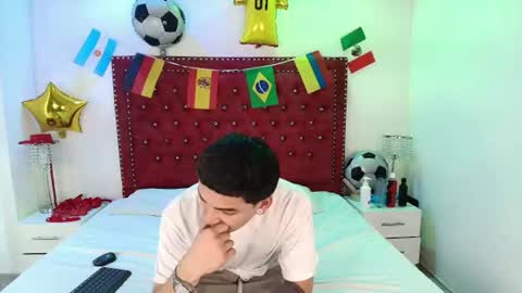 Snapshot of jaden_and_sofia chatting on 06-27-26, 03:55 Jaden and Sofia online show from 06-27-26, 03:55