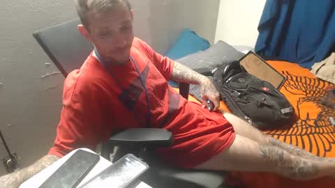 showingitoff online show from 10-11-25, 06:45