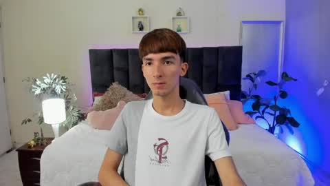 Snapshot of jake_evanss_ chatting on 05-08-26, 02:44 JAKE online show from 05-08-26, 02:44