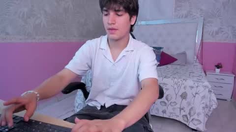 Snapshot of jakesummer_ chatting on 11-25-25, 02:06 Jake online show from 11-25-25, 02:06