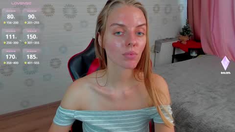 Snapshot of jam_cream chatting on 12-28-24, 12:13 Sofia online show from 12-28-24, 12:13