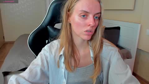 Snapshot of jam_cream chatting on 01-17-25, 01:24 Sofia online show from 01-17-25, 01:24