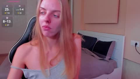 Snapshot of jam_cream chatting on 01-26-25, 08:36 Sofia online show from 01-26-25, 08:36