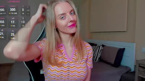 Snapshot of jam_cream chatting on 02-17-25, 09:03 Sofia online show from 02-17-25, 09:03