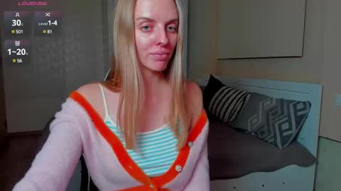 Snapshot of jam_cream chatting on 03-03-25, 12:27 Sofia online show from 03-03-25, 12:27