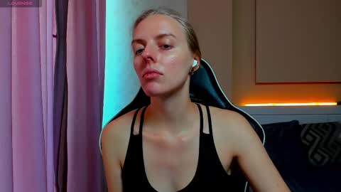 Snapshot of jam_cream chatting on 10-12-25, 08:57 Sofia online show from 10-12-25, 08:57