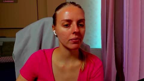 Snapshot of jam_cream chatting on 11-23-25, 09:31 Sofia online show from 11-23-25, 09:31