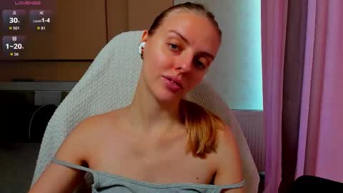 Snapshot of jam_cream chatting on 11-29-25, 10:07 Sofia online show from 11-29-25, 10:07