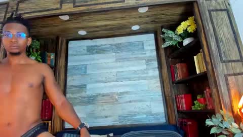 Snapshot of jamalmyst_ chatting on 03-12-25, 07:28 online show from 03-12-25, 07:28