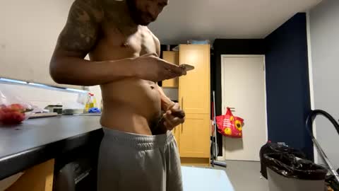 Snapshot of jamelw31 chatting on 12-25-24, 02:34 Naughty Jamel online show from 12-25-24, 02:34