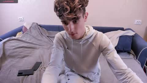 Snapshot of james_mil chatting on 02-19-25, 12:35 James online show from 02-19-25, 12:35