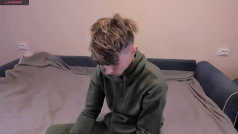 Snapshot of james_mil chatting on 03-05-25, 07:27 James online show from 03-05-25, 07:27