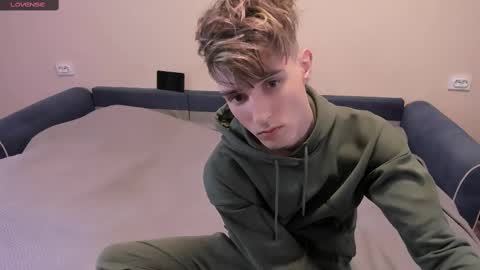 Snapshot of james_mil chatting on 03-06-25, 07:21 James online show from 03-06-25, 07:21