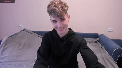 Snapshot of james_mil chatting on 03-08-25, 06:37 James online show from 03-08-25, 06:37