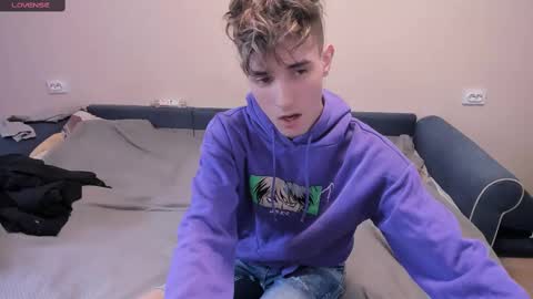 Snapshot of james_mil chatting on 03-11-25, 06:19 James online show from 03-11-25, 06:19