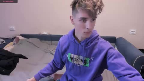 Snapshot of james_mil chatting on 03-11-25, 09:26 James online show from 03-11-25, 09:26