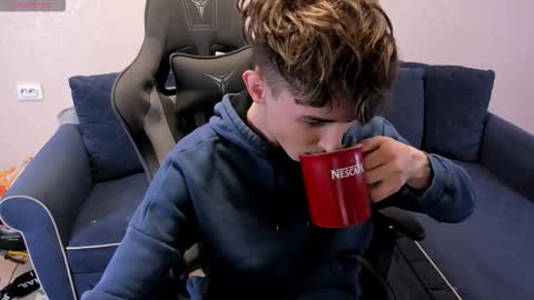 Snapshot of james_mil chatting on 09-18-25, 09:06 James online show from 09-18-25, 09:06