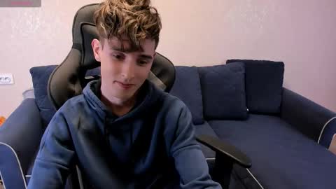 Snapshot of james_mil chatting on 09-20-25, 07:48 James online show from 09-20-25, 07:48