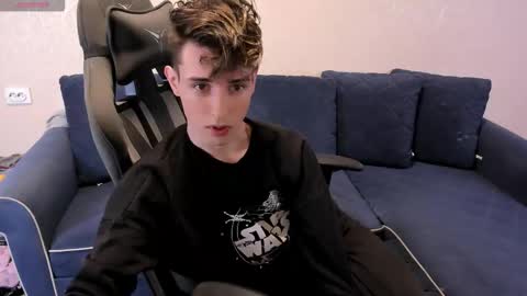 Snapshot of james_mil chatting on 09-24-25, 08:45 James online show from 09-24-25, 08:45