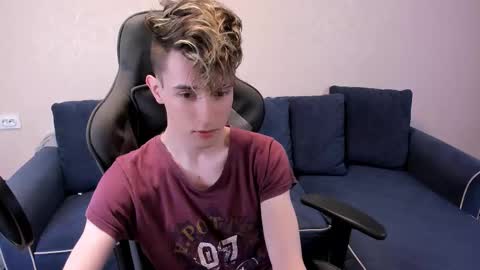 Snapshot of james_mil chatting on 11-08-25, 07:12 James online show from 11-08-25, 07:12