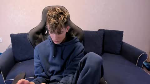 Snapshot of james_mil chatting on 11-11-25, 07:03 James online show from 11-11-25, 07:03