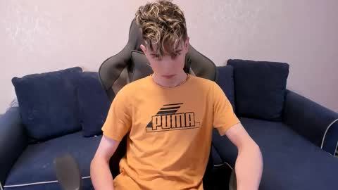 Snapshot of james_mil chatting on 11-12-25, 07:35 James online show from 11-12-25, 07:35