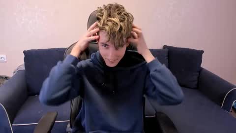 Snapshot of james_mil chatting on 12-03-25, 08:18 James online show from 12-03-25, 08:18