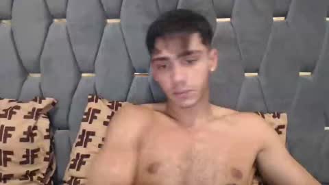 Snapshot of james_qss8 chatting on 09-10-25, 10:37 James online show from 09-10-25, 10:37