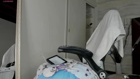 Snapshot of jamesdekker chatting on 09-25-25, 08:29 jamesdekker online show from 09-25-25, 08:29