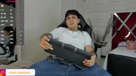 Snapshot of jamesdekker chatting on 10-04-25, 09:35 jamesdekker online show from 10-04-25, 09:35