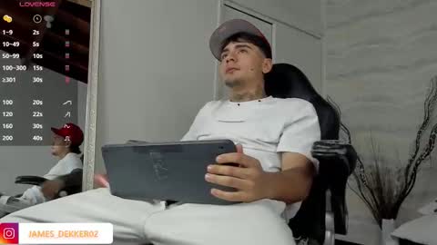 Snapshot of jamesdekker chatting on 10-20-25, 09:04 jamesdekker online show from 10-20-25, 09:04