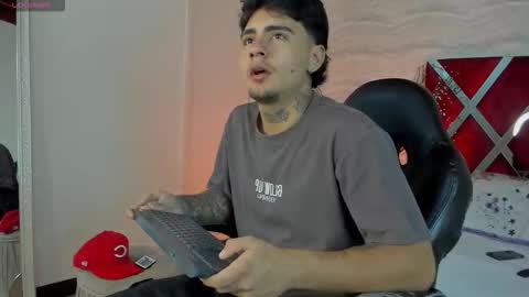 Snapshot of jamesdekker chatting on 10-22-25, 09:14 jamesdekker online show from 10-22-25, 09:14