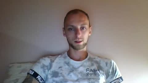 Snapshot of jamesengland23 chatting on 06-12-26, 08:41 James England online show from 06-12-26, 08:41