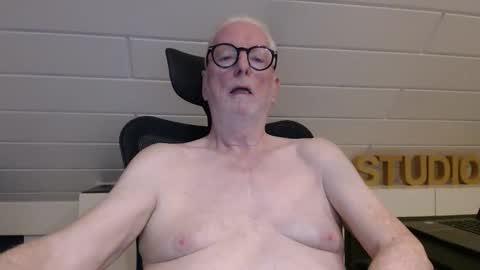 Snapshot of jamesgreyhound70 chatting on 11-26-25, 11:50 JamesGreyhound70 online show from 11-26-25, 11:50