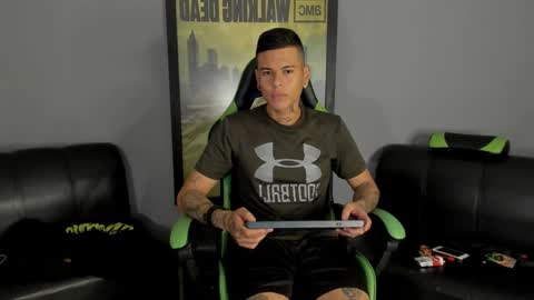 Jamesinked  online show from 12-21-24, 06:44