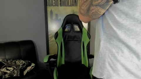 Jamesinked  online show from 02-27-25, 05:58