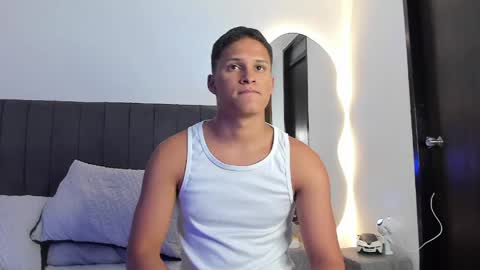 Snapshot of jamesowenn chatting on 05-21-26, 04:52 James Owenn online show from 05-21-26, 04:52