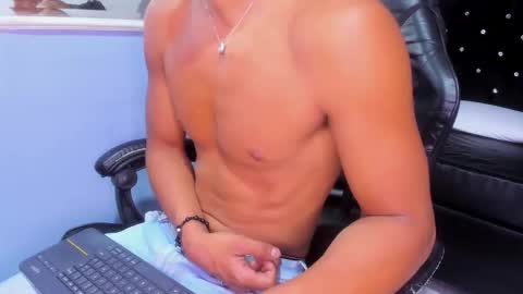 Jamesshott  online show from 01-07-26, 02:47