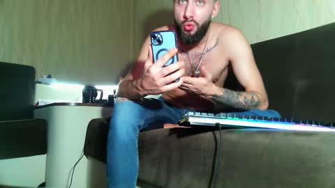 Snapshot of jamienoxus chatting on 02-23-25, 06:28 Robbie online show from 02-23-25, 06:28