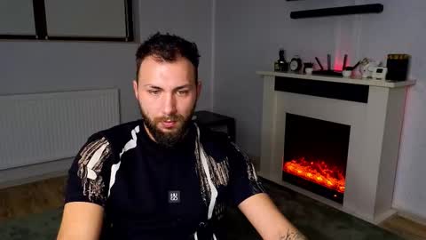 Snapshot of jamienoxus chatting on 11-12-25, 07:20 Robbie online show from 11-12-25, 07:20