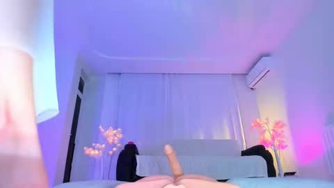 Snapshot of jane__klein chatting on 12-19-24, 08:02 Jenia online show from 12-19-24, 08:02