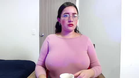 Snapshot of jane_and_paul1 chatting on 02-21-25, 02:17 online show from 02-21-25, 02:17