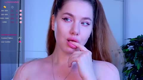 Snapshot of jane_meys chatting on 11-18-25, 05:12 your kitty JANE roawww online show from 11-18-25, 05:12