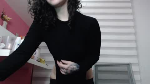 Snapshot of jane_r chatting on 09-25-25, 11:08 Jane online show from 09-25-25, 11:08