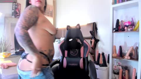 Snapshot of janette_rider_ chatting on 02-01-25, 03:30 Janette online show from 02-01-25, 03:30