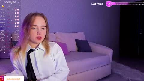 Snapshot of janice_sweet chatting on 02-10-25, 02:41 Janice online show from 02-10-25, 02:41