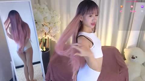 Snapshot of jannetjerkson chatting on 10-17-25, 11:24 Janet online show from 10-17-25, 11:24