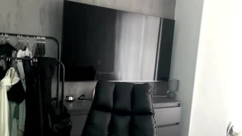 Snapshot of januaryyamashiro chatting on 12-21-25, 10:55 Ivy online show from 12-21-25, 10:55